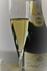 Le champagne accompagne les huîtres à merveille